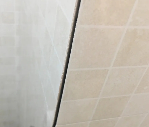 西城瓷砖空鼓维修公司分享阳台瓷砖脱落的修复过程可以分为以下几个步骤
